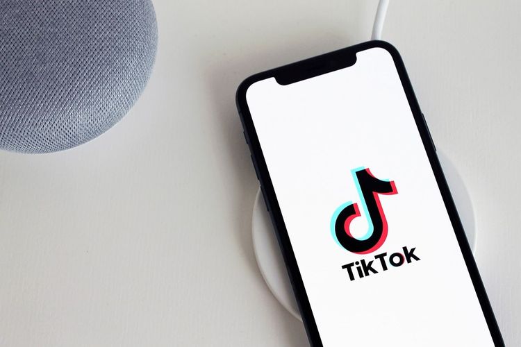 Soon on TikTok Europe: Experience the 'For You' Feed Without the TikTok Algorithm!